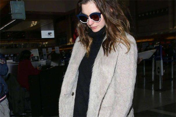 菲拉格慕墨鏡多少錢 輕奢級(jí)太陽(yáng)鏡典范 菲拉格慕墨鏡多少錢 輕奢級(jí)太陽(yáng)鏡典范