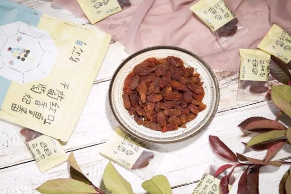 新疆葡萄干價格多少錢一斤 新疆葡萄干黑加侖 新疆葡萄干價格多少錢一斤 新疆葡萄干黑加侖