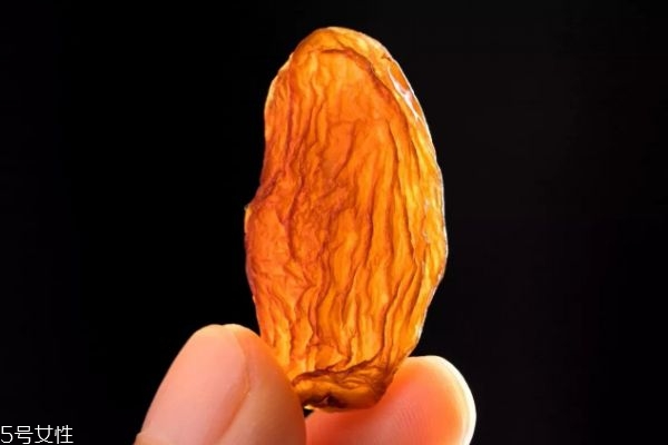 新疆葡萄干價格多少錢一斤 新疆葡萄干黑加侖 新疆葡萄干價格多少錢一斤 新疆葡萄干黑加侖