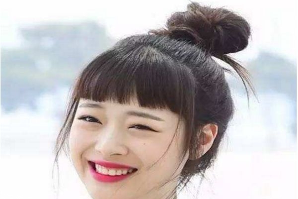 一分鐘懶人盤(pán)發(fā)丸子頭 高聳簡(jiǎn)單丸子頭扎法