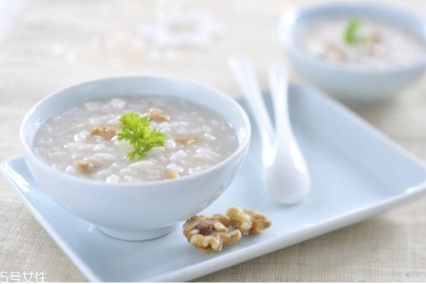 核桃吃多了有什么害處 核桃怎么吃 核桃吃多了有什么害處 核桃怎么吃