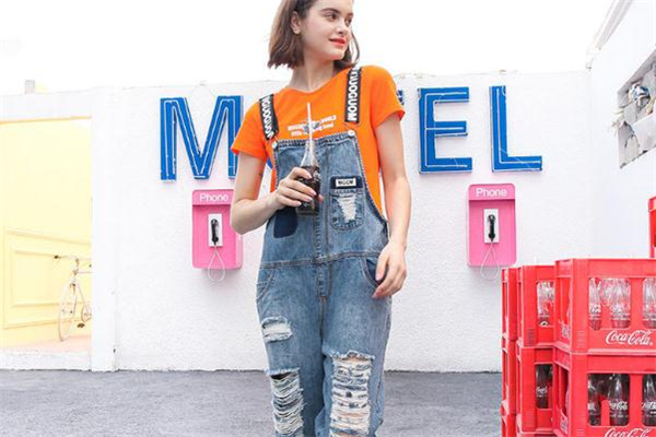 背帶褲什么顏色好看 化身軟萌少女 背帶褲什么顏色好看 化身軟萌少女