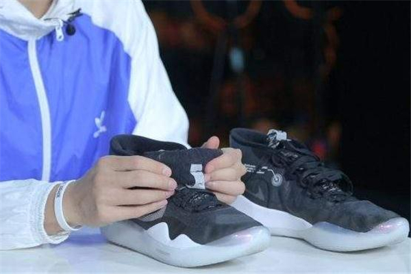 耐克kd12和aj33哪個(gè)好 kd12和aj33對(duì)比測(cè)評(píng) 耐克kd12和aj33哪個(gè)好 kd12和aj33對(duì)比測(cè)評(píng)