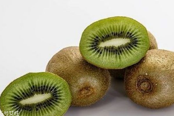獼猴桃是黃心的好還是綠心的好 甜度和營養(yǎng)價(jià)值 獼猴桃是黃心的好還是綠心的好 甜度和營養(yǎng)價(jià)值