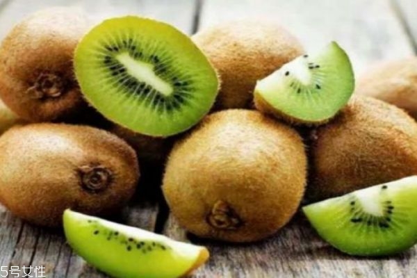 獼猴桃是黃心的好還是綠心的好 甜度和營養(yǎng)價(jià)值 獼猴桃是黃心的好還是綠心的好 甜度和營養(yǎng)價(jià)值