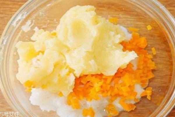 寶寶輔食什么時(shí)候添加 寶寶輔食鱈魚的做法 寶寶輔食什么時(shí)候添加 寶寶輔食鱈魚的做法