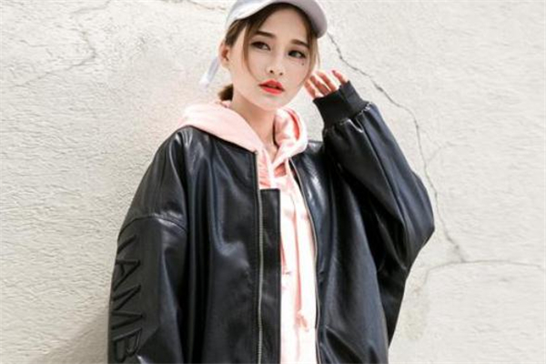 皮衣配什么打底衫好看 春季皮衣穿搭指南 皮衣配什么打底衫好看 春季皮衣穿搭指南