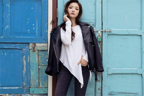 皮衣配什么打底衫好看 春季皮衣穿搭指南 皮衣配什么打底衫好看 春季皮衣穿搭指南
