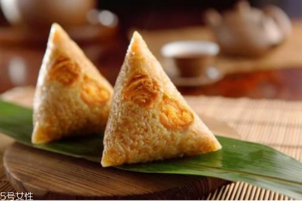 蒸粽子需要多長時(shí)間 粽子是蒸還是煮 蒸粽子需要多長時(shí)間 粽子是蒸還是煮