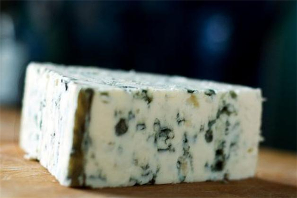 藍(lán)紋奶酪多少錢 常見于高級料理 藍(lán)紋奶酪多少錢 常見于高級料理