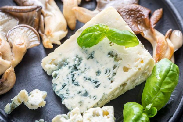 藍(lán)紋奶酪可以直接吃嗎 挑戰(zhàn)你的味蕾極限 藍(lán)紋奶酪可以直接吃嗎 挑戰(zhàn)你的味蕾極限