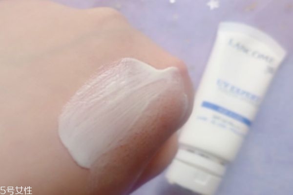 蘭蔻小白管防曬每次用量 一次用量5毛硬幣大小 蘭蔻小白管防曬每次用量 一次用量5毛硬幣大小