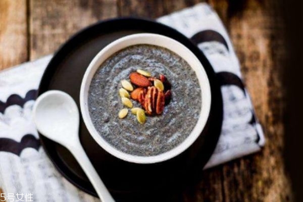 每天喝黑芝麻糊有什么好處 黑芝麻糊的營養(yǎng)價(jià)值 每天喝黑芝麻糊有什么好處 黑芝麻糊的營養(yǎng)價(jià)值