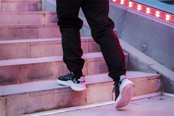 阿迪達(dá)斯nite jogger多少錢(qián) 全新3m反光跑鞋