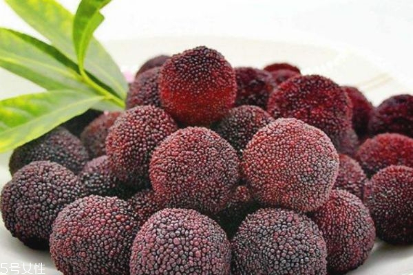 楊梅怎么把蟲子泡出來(lái) 楊梅有蟲還能吃嗎 楊梅怎么把蟲子泡出來(lái) 楊梅有蟲還能吃嗎