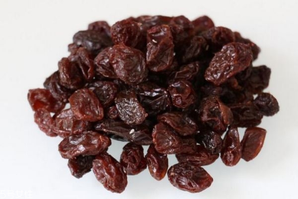 葡萄干和水能一起吃嗎 葡萄干保存小貼士 葡萄干和水能一起吃嗎 葡萄干保存小貼士