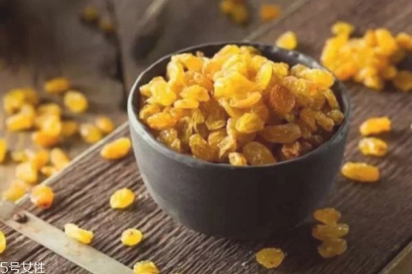 葡萄干生蟲了如何處理 葡萄干的吃法及功效 葡萄干生蟲了如何處理 葡萄干的吃法及功效