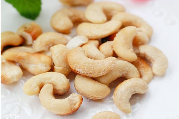 鹽焗腰果什么人不能吃 腰果的食用禁忌 鹽焗腰果什么人不能吃 腰果的食用禁忌