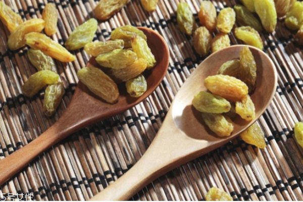 葡萄干生蟲了如何處理 葡萄干的吃法及功效 葡萄干生蟲了如何處理 葡萄干的吃法及功效