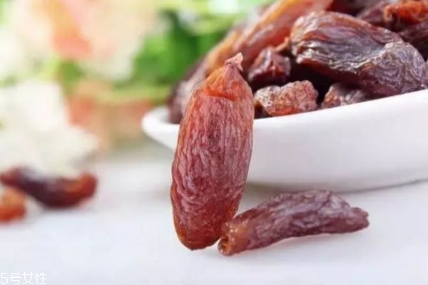 葡萄干生蟲了如何處理 葡萄干的吃法及功效 葡萄干生蟲了如何處理 葡萄干的吃法及功效