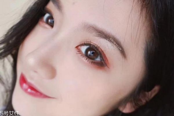 先畫(huà)眼妝還是先戴美瞳 先戴美瞳還是先化眼妝 先畫(huà)眼妝還是先戴美瞳 先戴美瞳還是先化眼妝