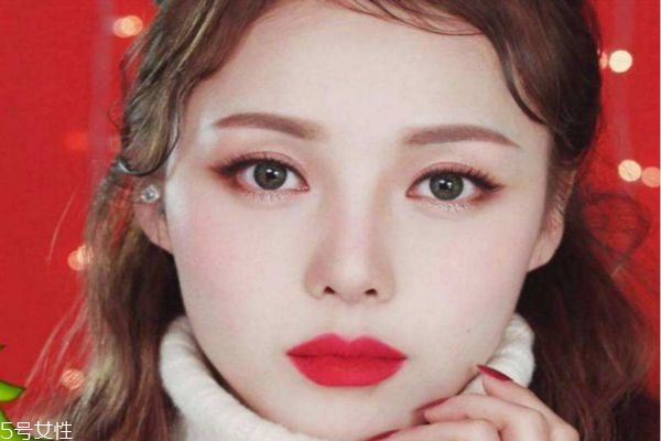 先畫(huà)眼妝還是先戴美瞳 先戴美瞳還是先化眼妝 先畫(huà)眼妝還是先戴美瞳 先戴美瞳還是先化眼妝