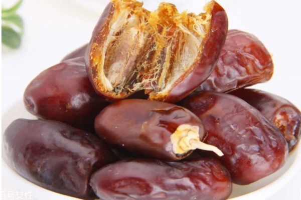 椰棗的價(jià)格多少錢(qián)一斤 椰棗到底是椰子還是棗