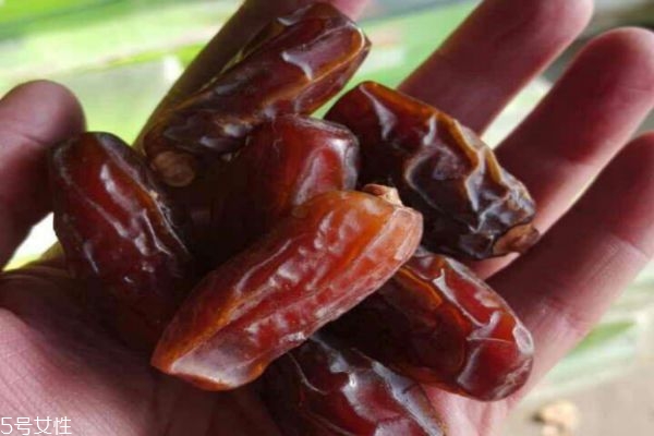 椰棗為什么這么甜 椰棗這么甜吃了發(fā)胖嗎 椰棗為什么這么甜 椰棗這么甜吃了發(fā)胖嗎