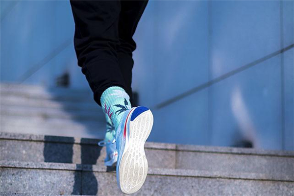 安踏氫跑鞋測(cè)評(píng) 安踏flashlite跑鞋評(píng)測(cè)