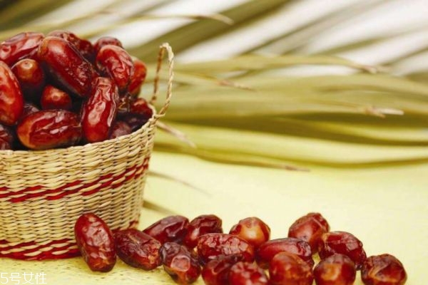 椰棗泡酒怎么泡 椰棗泡酒的作用和功效 椰棗泡酒怎么泡 椰棗泡酒的作用和功效