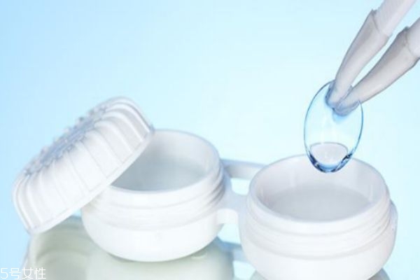 如何挑選隱形眼鏡 初學(xué)者怎么戴隱形眼鏡 如何挑選隱形眼鏡 初學(xué)者怎么戴隱形眼鏡