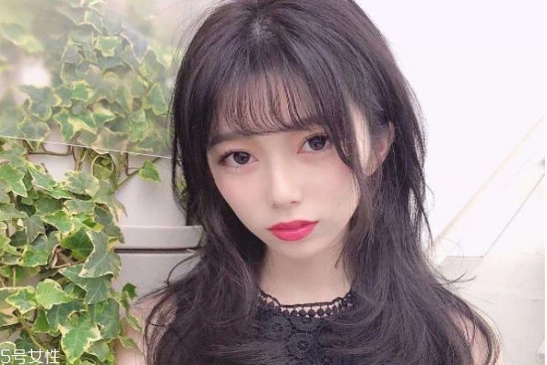 臉大圓適合什么發(fā)型 適合大臉女生的發(fā)型 臉大圓適合什么發(fā)型 適合大臉女生的發(fā)型