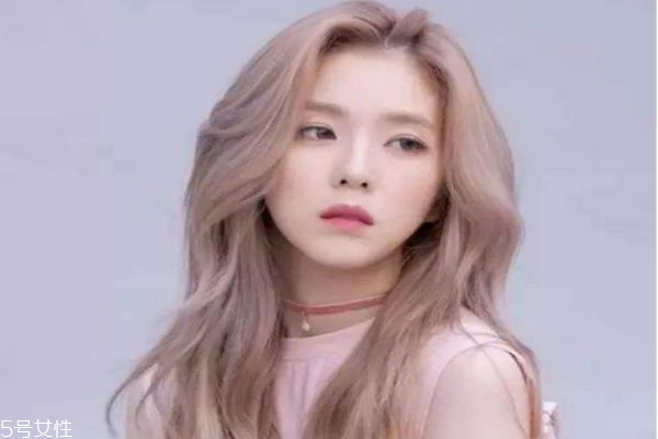 臉大圓適合什么發(fā)型 適合大臉女生的發(fā)型 臉大圓適合什么發(fā)型 適合大臉女生的發(fā)型