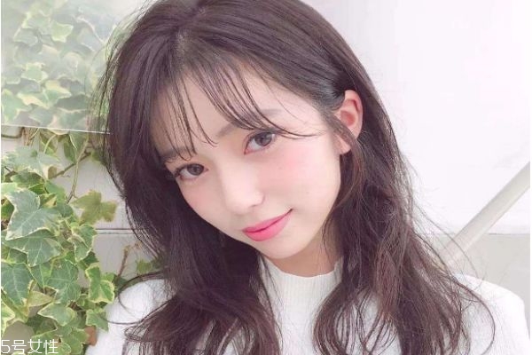 臉大圓適合什么發(fā)型 適合大臉女生的發(fā)型 臉大圓適合什么發(fā)型 適合大臉女生的發(fā)型