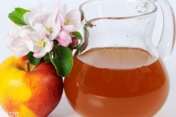 蘋果醋是調(diào)料還是飲料 蘋果醋能減肥嗎 蘋果醋是調(diào)料還是飲料 蘋果醋能減肥嗎
