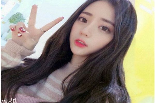 空心卷怎樣卷發(fā) 空心卷發(fā)型的方法 空心卷怎樣卷發(fā) 空心卷發(fā)型的方法