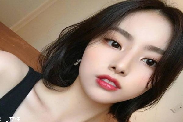 空心卷怎樣卷發(fā) 空心卷發(fā)型的方法 空心卷怎樣卷發(fā) 空心卷發(fā)型的方法