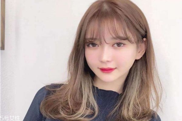 臉大圓適合什么發(fā)型 適合大臉女生的發(fā)型 臉大圓適合什么發(fā)型 適合大臉女生的發(fā)型