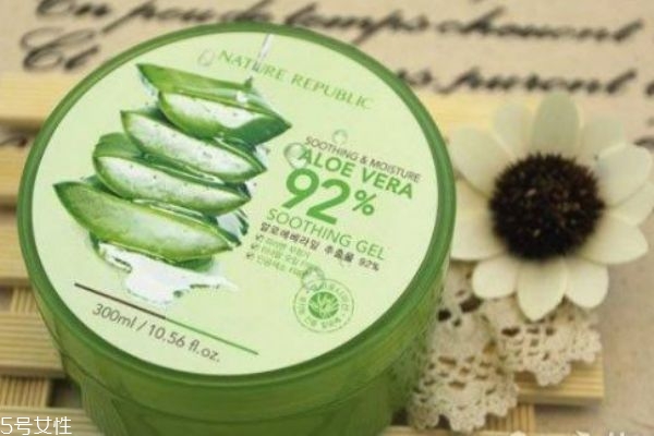 臉上起皮用什么護膚品 去掉臉上干皮小妙招 臉上起皮用什么護膚品 去掉臉上干皮小妙招