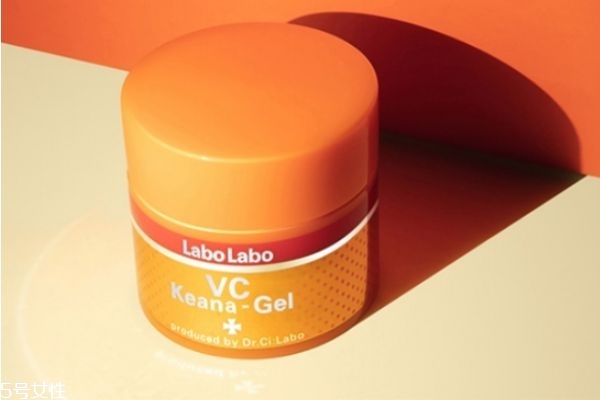 油性敏感肌膚適合什么護膚品 油皮毛孔大用什么水乳 油性敏感肌膚適合什么護膚品 油皮毛孔大用什么水乳