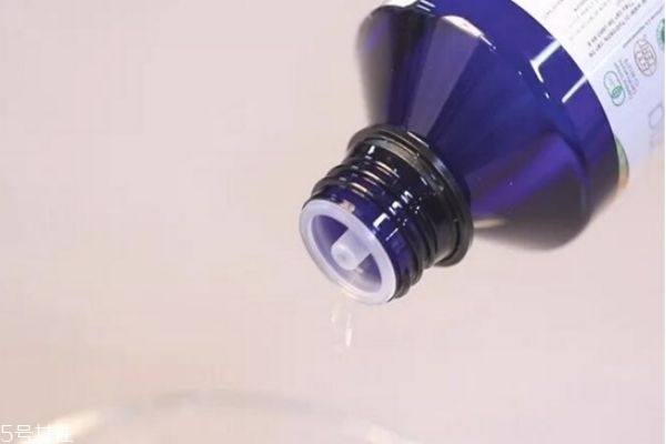 露和乳液先用哪個 露和乳液的區(qū)別 露和乳液先用哪個 露和乳液的區(qū)別