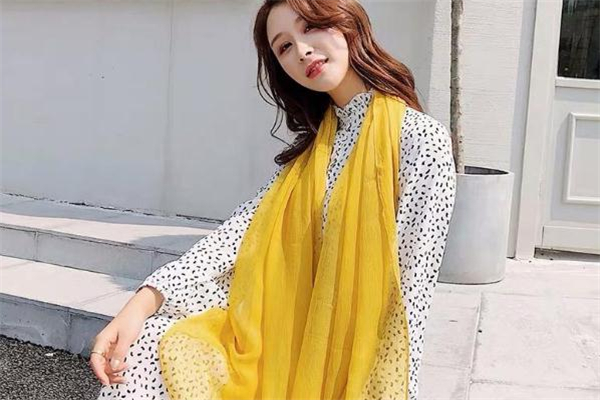 2019年流行什么顏色絲巾 女神氣質盡顯 2019年流行什么顏色絲巾 女神氣質盡顯