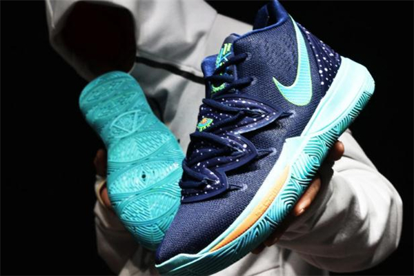 耐克歐文5 ufo配色多少錢(qián) 歐文5ufo實(shí)物