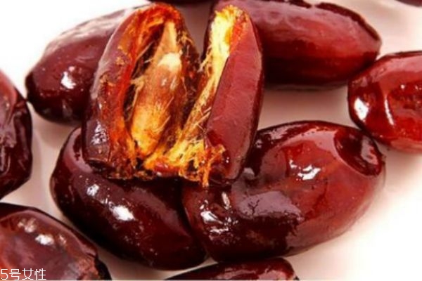 黑椰棗與黃椰棗的區(qū)別 看看他們的區(qū)別有多大 黑椰棗與黃椰棗的區(qū)別 看看他們的區(qū)別有多大