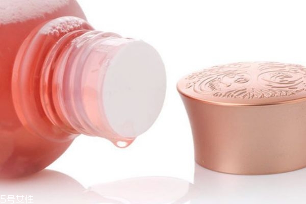 純露可以護(hù)發(fā)嗎 純露噴頭發(fā)需要稀釋么 純露可以護(hù)發(fā)嗎 純露噴頭發(fā)需要稀釋么