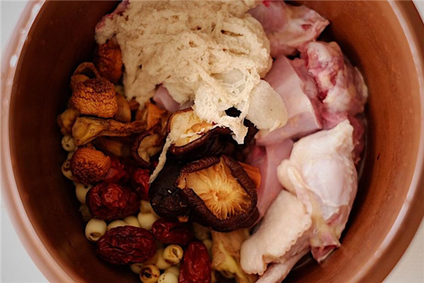 姬松茸燉雞的做法 養(yǎng)生姬松茸雞湯 姬松茸燉雞的做法 養(yǎng)生姬松茸雞湯