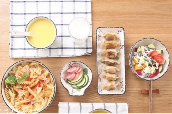 中午怎么吃能減肥 4個(gè)飲食減肥小技巧 中午怎么吃能減肥 4個(gè)飲食減肥小技巧