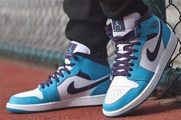 aj1 mid和high的區(qū)別 兩大版本對比 aj1 mid和high的區(qū)別 兩大版本對比