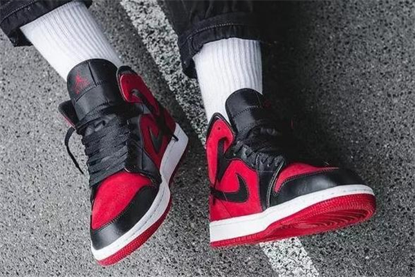 aj1 mid和high的區(qū)別 兩大版本對比 aj1 mid和high的區(qū)別 兩大版本對比