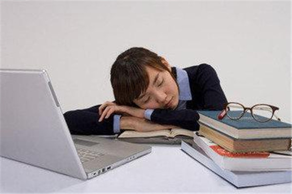 為什么中午睡醒就餓 睡醒就餓原因 為什么中午睡醒就餓 睡醒就餓原因